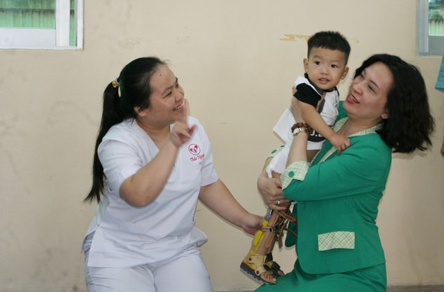 Thứ trưởng Nguyễn Thị Liên Hương: Xoá bỏ rào cản tiếp cận của người khuyết tật, xây dựng môi trường sống nhân ái, không kỳ thị- Ảnh 1. Thứ trưởng Nguyễn Thị Liên Hương: Xoá bỏ rào cản tiếp cận của người khuyết tật, xây dựng môi trường sống nhân ái, không kỳ thị- Ảnh 1.