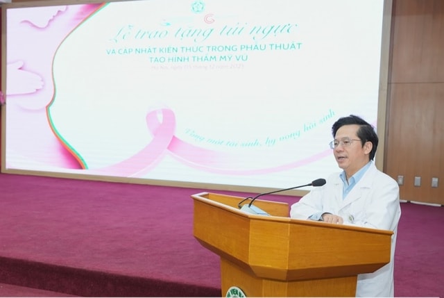 Tái tạo 'vòng 1' giúp người bệnh ung thư vú vượt qua mặc cảm- Ảnh 1. Tái tạo 'vòng 1' giúp người bệnh ung thư vú vượt qua mặc cảm- Ảnh 1.