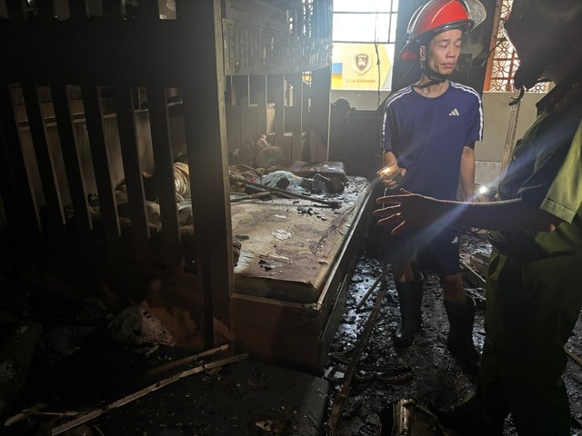 Cận cảnh hiện trường vụ cháy quán bún ốc khiến 6 người thương vong- Ảnh 3.