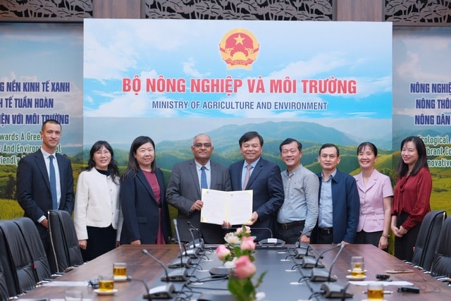 ADB viện trợ 2 triệu USD giúp Việt Nam khắc phục hậu quả mưa lũ miền Trung- Ảnh 1. ADB viện trợ 2 triệu USD giúp Việt Nam khắc phục hậu quả mưa lũ miền Trung- Ảnh 1.