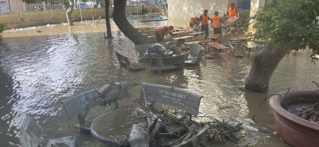 Giảm lưu lượng xả lũ, vùng hạ lưu ở Lâm Đồng bắt đầu tập trung khắc phục ngập lụt- Ảnh 1. Giảm lưu lượng xả lũ, vùng hạ lưu ở Lâm Đồng bắt đầu tập trung khắc phục ngập lụt- Ảnh 1.