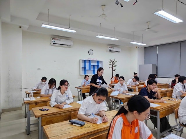 Siết tổ hợp truyền thống: Học sinh lớp 12 loay hoay tìm chiến lược ôn thi mới- Ảnh 1.