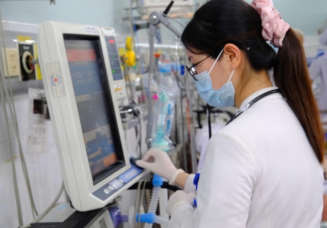 Cứu sống bệnh nhân 78 tuổi, nặng 100 kg bị ngưng tim, ngưng thở nhờ kỹ thuật lọc máu hiện đại- Ảnh 2. Cứu sống bệnh nhân 78 tuổi, nặng 100 kg bị ngưng tim, ngưng thở nhờ kỹ thuật lọc máu hiện đại- Ảnh 2.