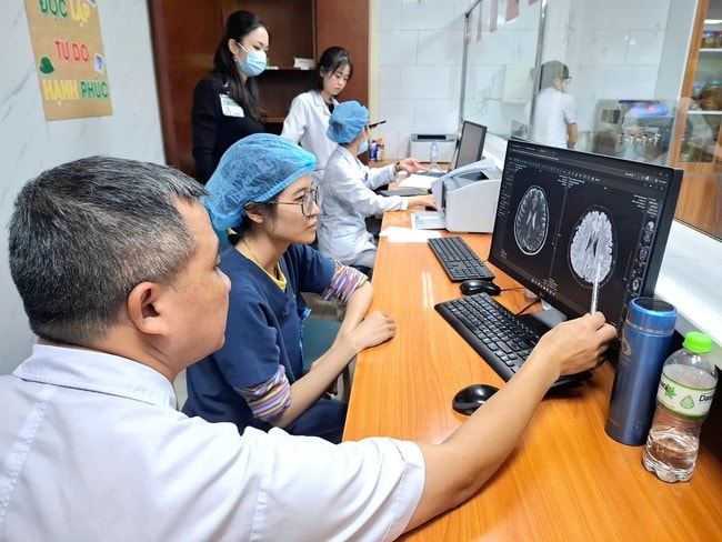 Cô gái gục tại chỗ sau lần duy nhất thử hút thuốc lá điện tử- Ảnh 1.