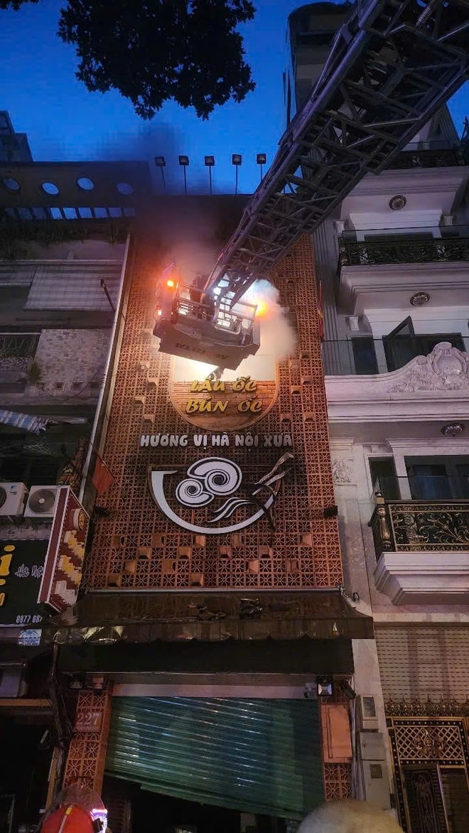 Sức khỏe 2 nạn nhân vụ cháy quán bún ốc ở TPHCM- Ảnh 2.