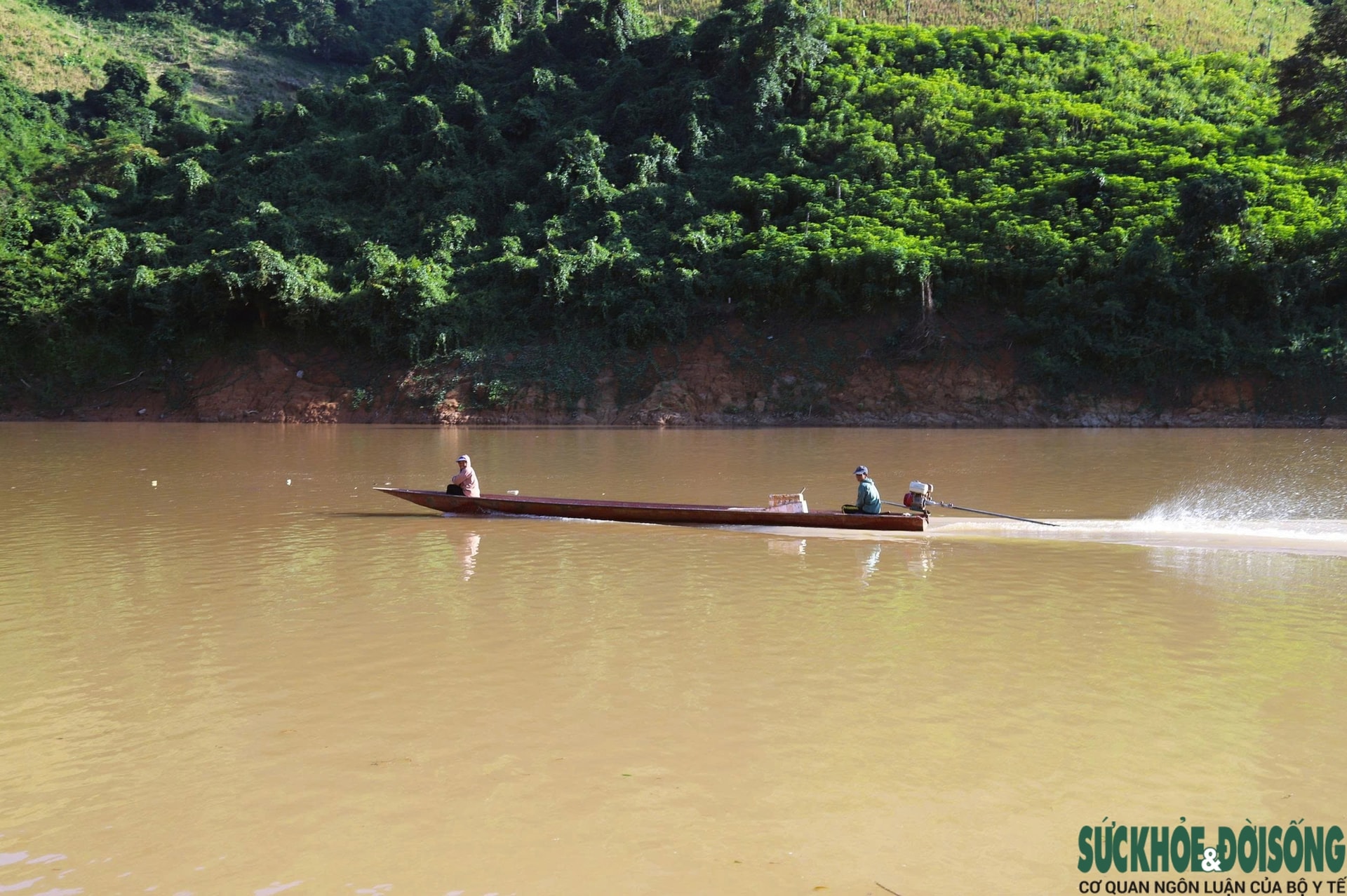 Hiểm nguy từ những chuyến 'săn gỗ' trên sông Nậm Nơn- Ảnh 3. Hiểm nguy từ những chuyến 'săn gỗ' trên sông Nậm Nơn- Ảnh 3.