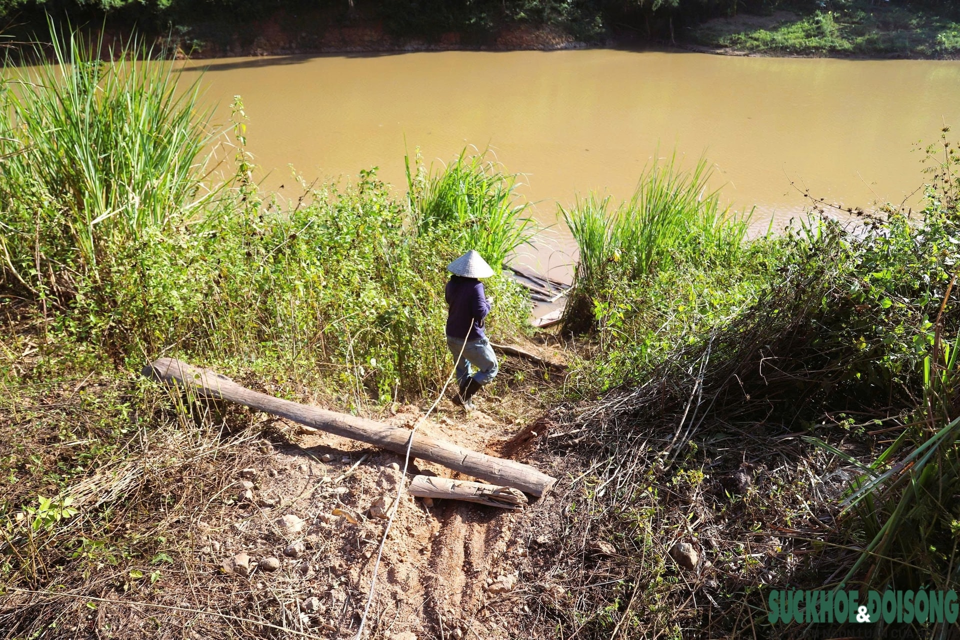 Hiểm nguy từ những chuyến 'săn gỗ' trên sông Nậm Nơn- Ảnh 7. Hiểm nguy từ những chuyến 'săn gỗ' trên sông Nậm Nơn- Ảnh 7.