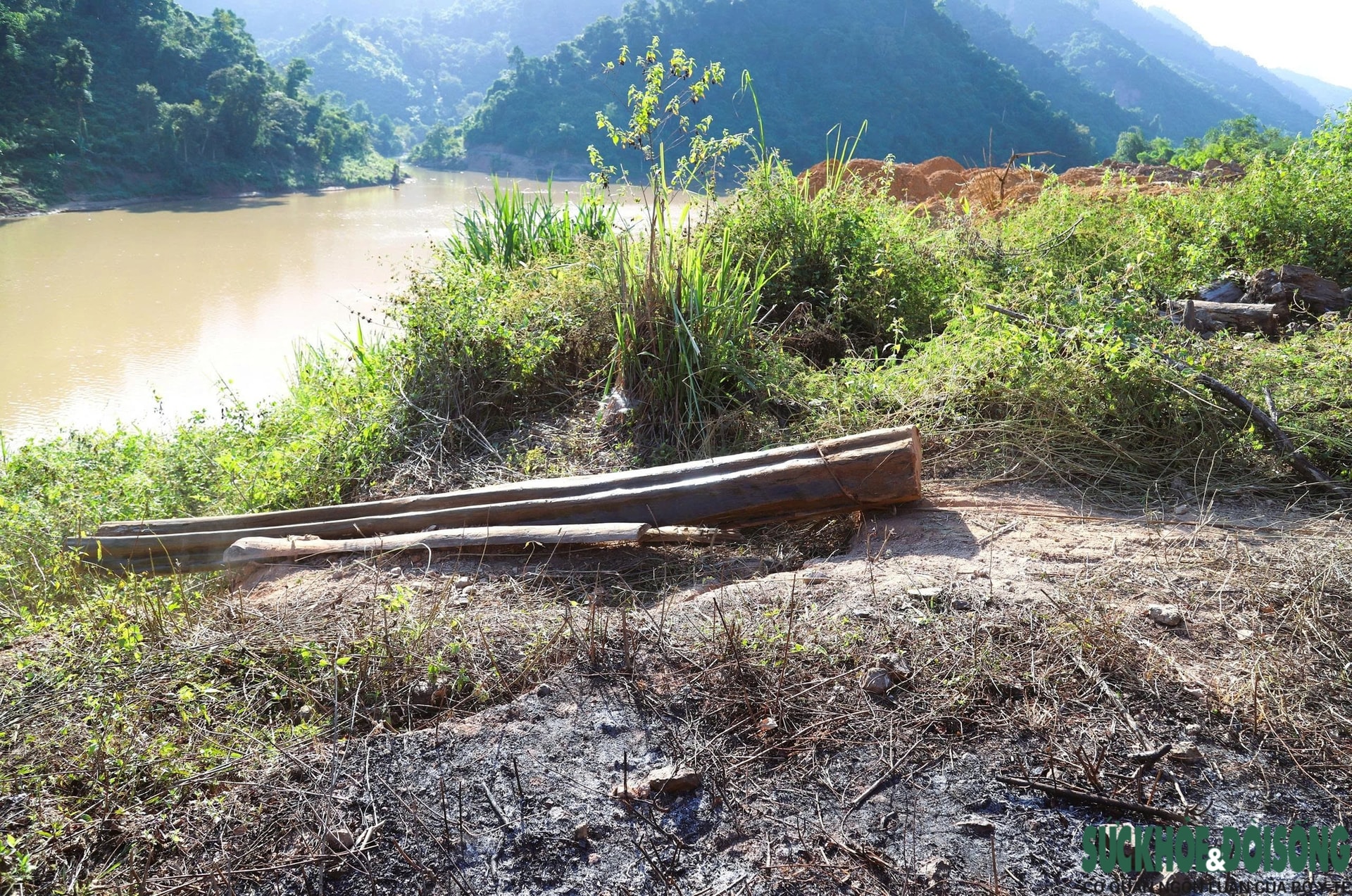 Hiểm nguy từ những chuyến 'săn gỗ' trên sông Nậm Nơn- Ảnh 16. Hiểm nguy từ những chuyến 'săn gỗ' trên sông Nậm Nơn- Ảnh 16.