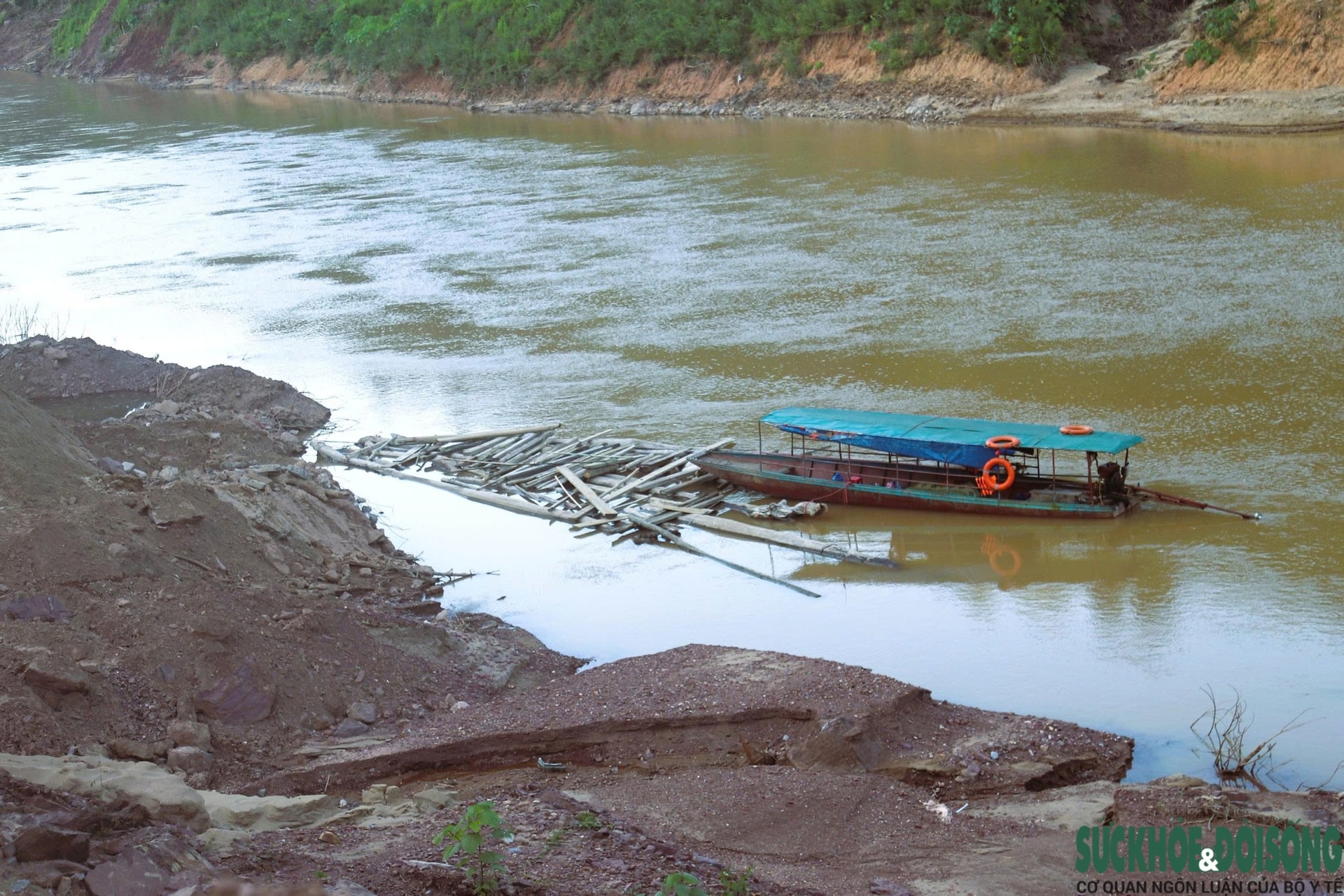 Hiểm nguy từ những chuyến 'săn gỗ' trên sông Nậm Nơn- Ảnh 5. Hiểm nguy từ những chuyến 'săn gỗ' trên sông Nậm Nơn- Ảnh 5.