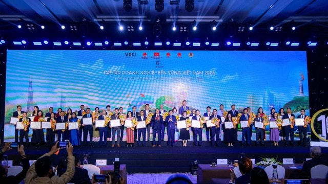 Herbalife Việt Nam được Liên đoàn Thương mại và Công nghiệp Việt Nam vinh danh Top 100 Doanh Nghiệp Bền Vững Việt Nam 2025- Ảnh 4. Herbalife Việt Nam được Liên đoàn Thương mại và Công nghiệp Việt Nam vinh danh Top 100 Doanh Nghiệp Bền Vững Việt Nam 2025- Ảnh 4.