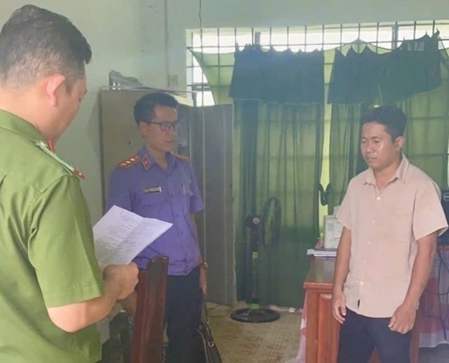 Bắt khẩn cấp một cán bộ mặt trận chiếm đoạt 500 triệu tiền cứu trợ lũ ở Lâm Đồng- Ảnh 1.