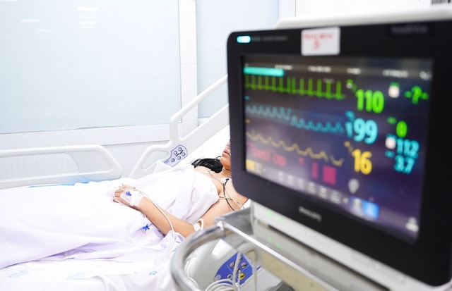 Hai nữ nạn nhân thoát nạn vụ cháy quán bún ốc đã ổn định, được theo dõi đặc biệt- Ảnh 4.