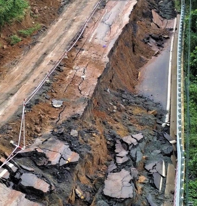 Khánh Hòa công bố tình huống khẩn cấp về thiên tai để khắc phục hư hỏng tại nhiều tuyến đường- Ảnh 1.