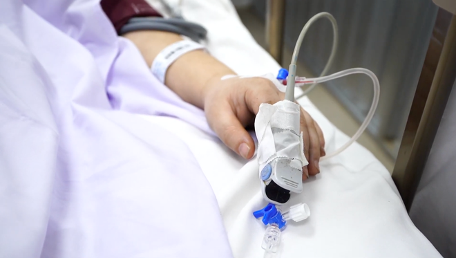 Hai nữ nạn nhân thoát nạn vụ cháy quán bún ốc đã ổn định, được theo dõi đặc biệt- Ảnh 2.