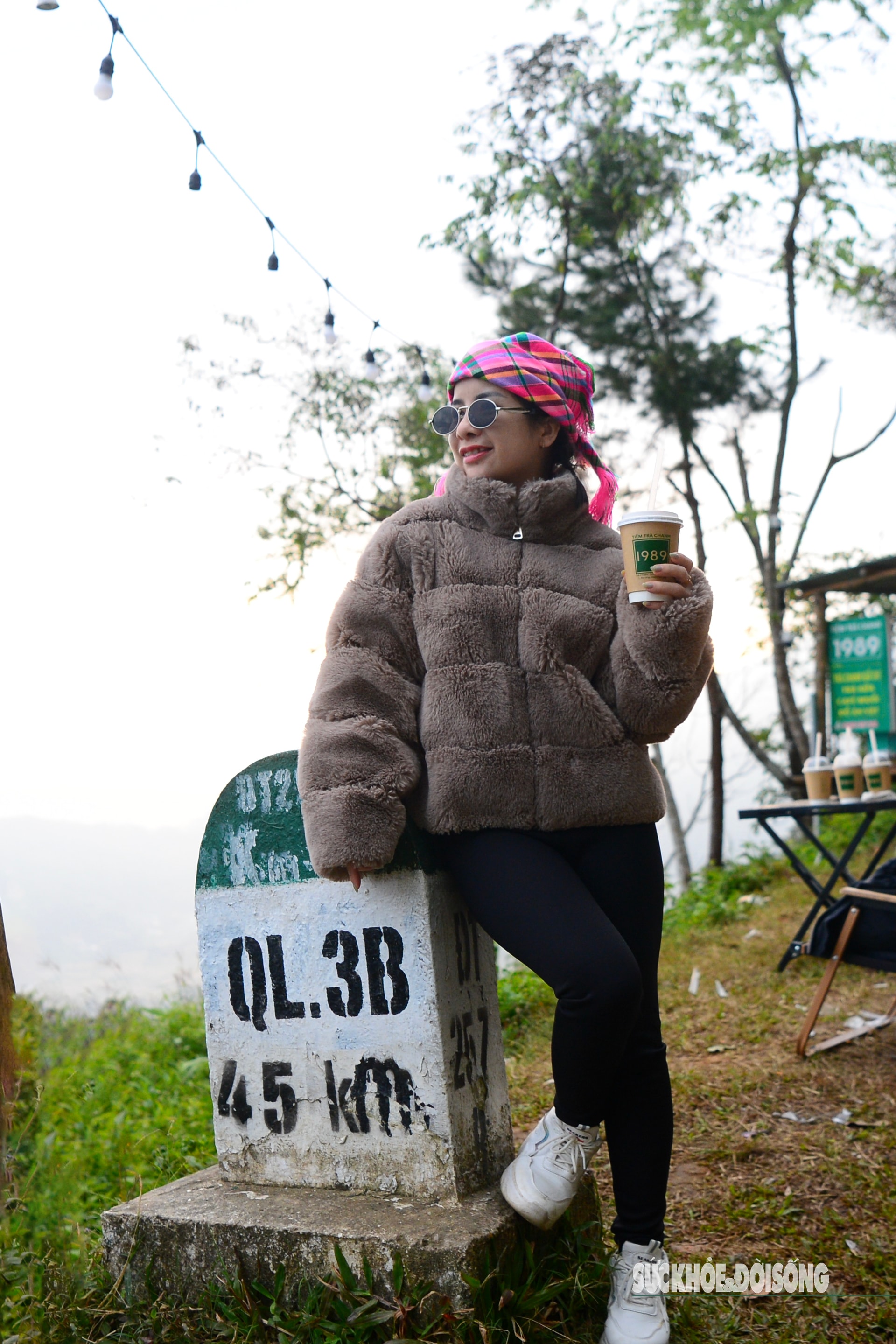 Theo chân giới trẻ lên Đồn Đèn đón bình minh và săn biển mây tuyệt đẹp- Ảnh 6. Theo chân giới trẻ lên Đồn Đèn đón bình minh và săn biển mây tuyệt đẹp- Ảnh 6.