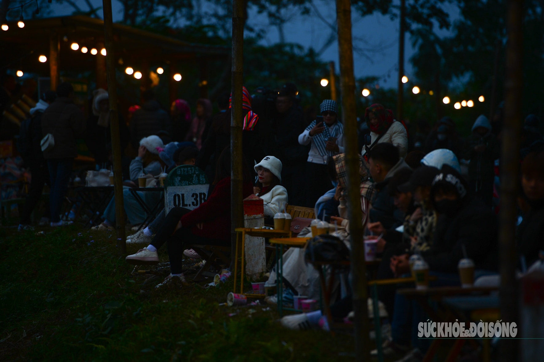 Theo chân giới trẻ lên Đồn Đèn đón bình minh và săn biển mây tuyệt đẹp- Ảnh 3. Theo chân giới trẻ lên Đồn Đèn đón bình minh và săn biển mây tuyệt đẹp- Ảnh 3.