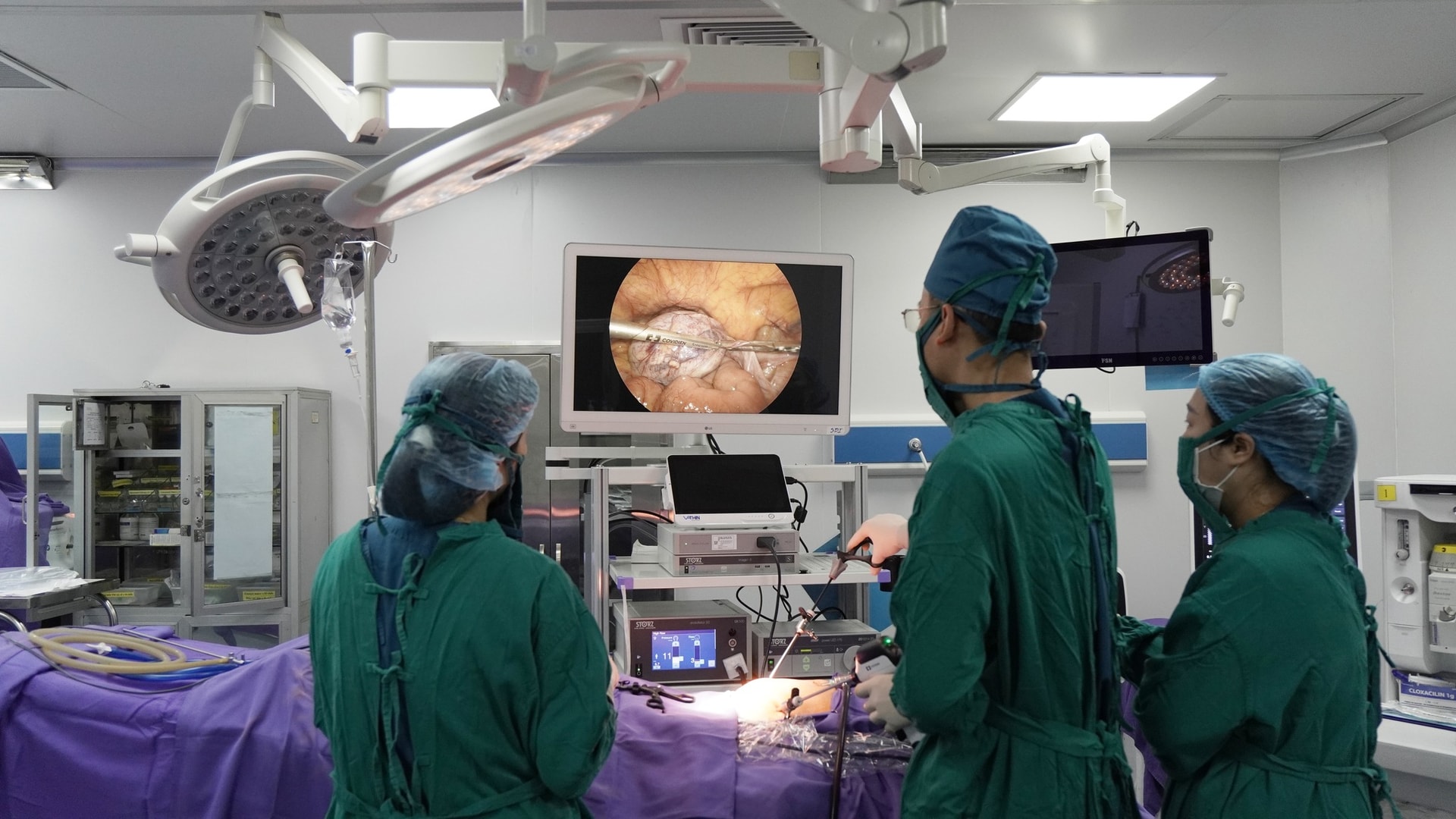 Đau bụng bất thường, cụ bà 80 tuổi phát hiện mắc u nang quái buồng trứng- Ảnh 1. Đau bụng bất thường, cụ bà 80 tuổi phát hiện mắc u nang quái buồng trứng- Ảnh 1.