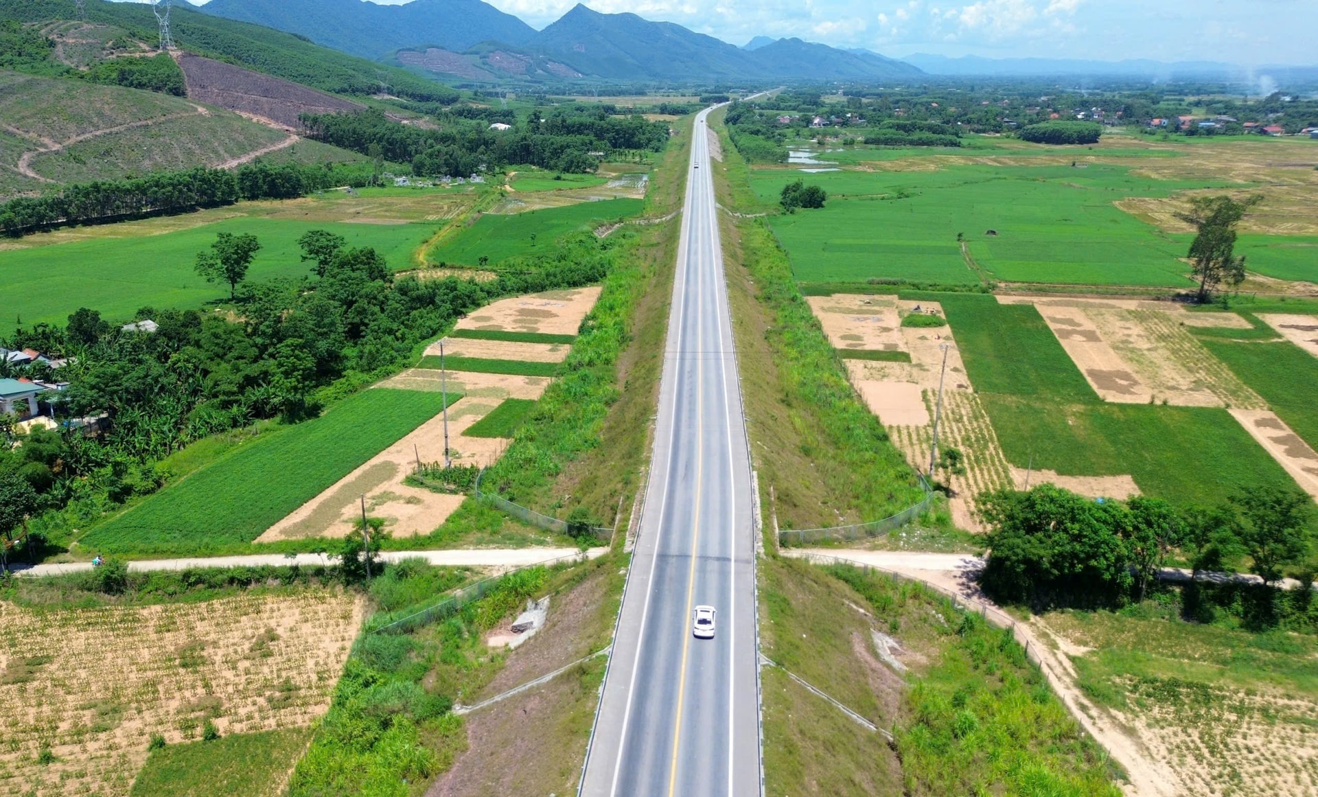 Toàn cảnh cao tốc Cam Lộ - La Sơn trước thời điểm thi công mở rộng- Ảnh 3. Toàn cảnh cao tốc Cam Lộ - La Sơn trước thời điểm thi công mở rộng- Ảnh 3.