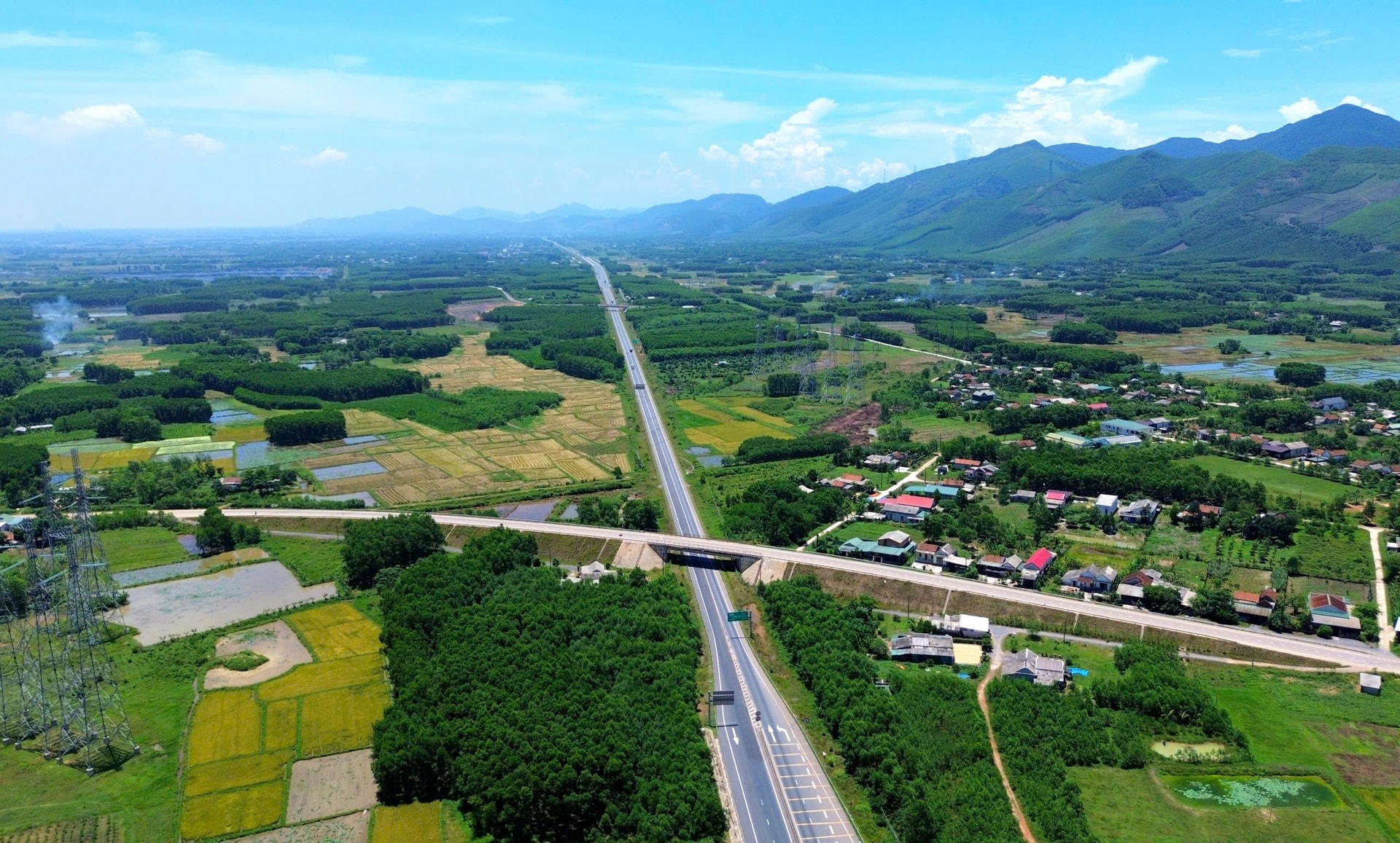 Toàn cảnh cao tốc Cam Lộ - La Sơn trước thời điểm thi công mở rộng- Ảnh 4. Toàn cảnh cao tốc Cam Lộ - La Sơn trước thời điểm thi công mở rộng- Ảnh 4.