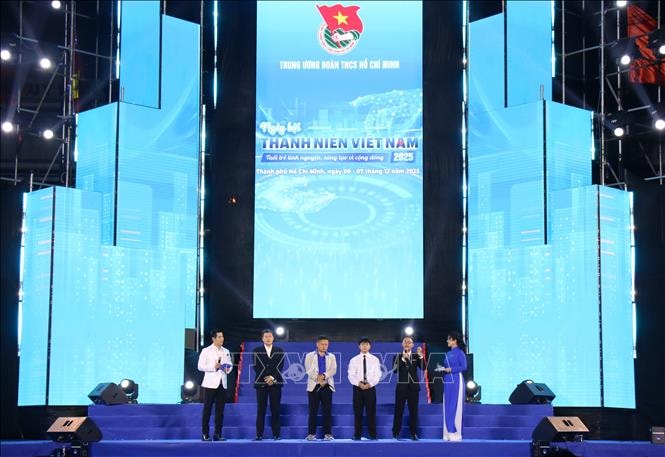 Trao Giải thưởng 'Tình nguyện quốc gia' và 'Tuổi trẻ sáng tạo' toàn quốc- Ảnh 2. Trao Giải thưởng 'Tình nguyện quốc gia' và 'Tuổi trẻ sáng tạo' toàn quốc- Ảnh 2.