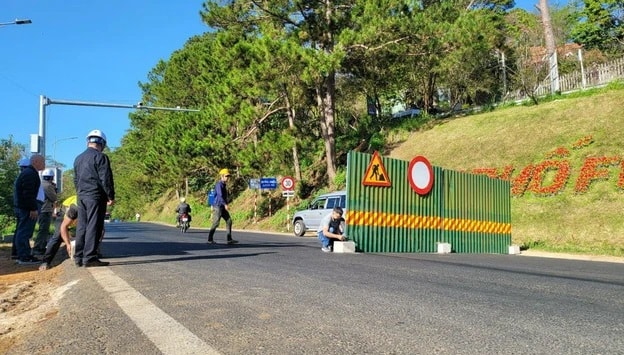 Tạm dừng lưu thông qua đèo Prenn Đà Lạt- Ảnh 1. Tạm dừng lưu thông qua đèo Prenn Đà Lạt- Ảnh 1.