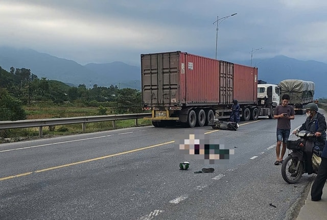 Bắt tài xế ô tô gây tai nạn làm 2 người tử vong ở Huế - Ảnh 2. Bắt tài xế ô tô gây tai nạn làm 2 người tử vong ở Huế - Ảnh 2.