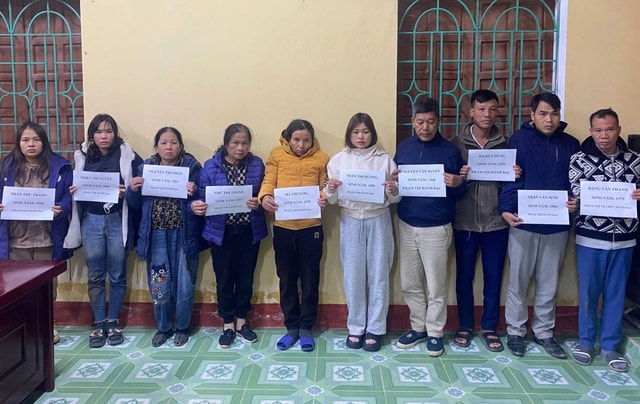 Mật phục nhóm người lạ giữa đồi cây, công an đánh sập xới sóc đĩa lớn- Ảnh 1.