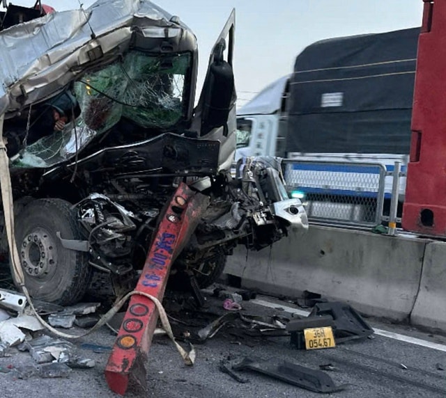 5 người thương vong sau vụ tai nạn trên cao tốc- Ảnh 1. 5 người thương vong sau vụ tai nạn trên cao tốc- Ảnh 1.