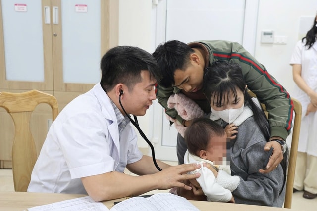 Hơn 300 trẻ được khám sàng lọc tim bẩm sinh miễn phí tại Bệnh viện Sản Nhi tỉnh Phú Thọ- Ảnh 3. Hơn 300 trẻ được khám sàng lọc tim bẩm sinh miễn phí tại Bệnh viện Sản Nhi tỉnh Phú Thọ- Ảnh 3.