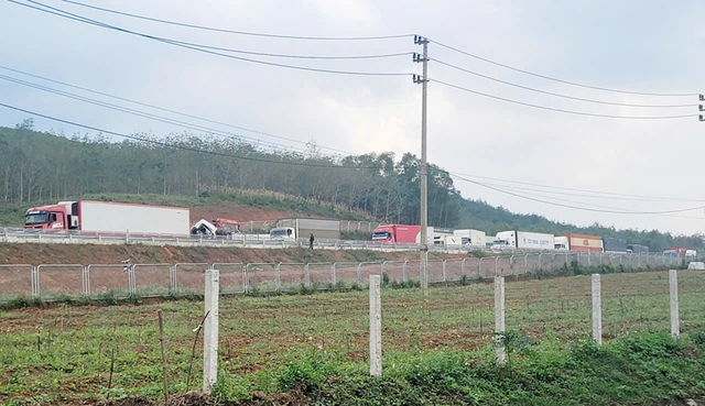 5 người thương vong sau vụ tai nạn trên cao tốc- Ảnh 2. 5 người thương vong sau vụ tai nạn trên cao tốc- Ảnh 2.