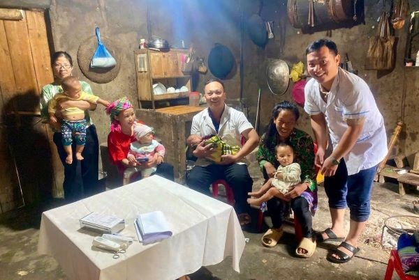 Tuyên Quang ‘gỡ nút thắt’ tiêm chủng ở vùng cao- Ảnh 1. Tuyên Quang ‘gỡ nút thắt’ tiêm chủng ở vùng cao- Ảnh 1.