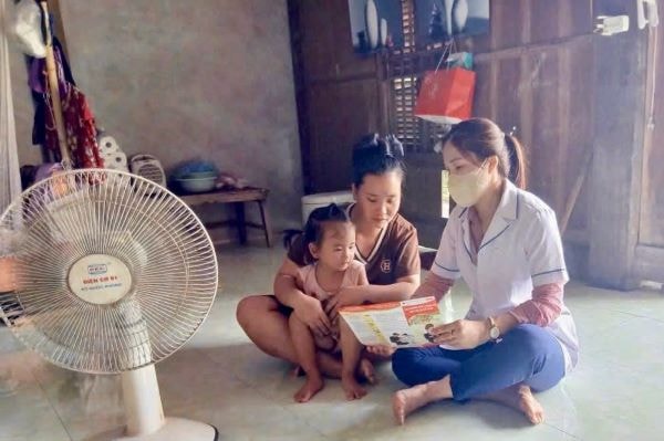 Tuyên Quang ‘gỡ nút thắt’ tiêm chủng ở vùng cao- Ảnh 2. Tuyên Quang ‘gỡ nút thắt’ tiêm chủng ở vùng cao- Ảnh 2.