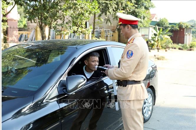 Xử lý 126.482 người điều khiển phương tiện vi phạm nồng độ cồn- Ảnh 1. Xử lý 126.482 người điều khiển phương tiện vi phạm nồng độ cồn- Ảnh 1.