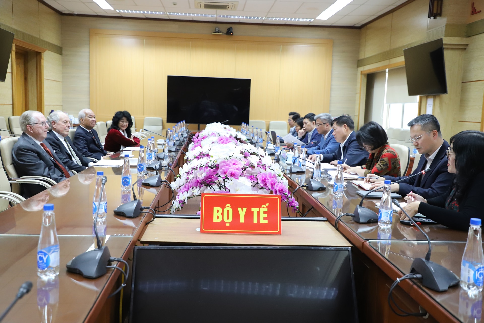 Trao đổi, bàn thảo hợp tác về thiết bị y tế, công nghệ sinh học với tập đoàn của Hoa Kỳ- Ảnh 2. Trao đổi, bàn thảo hợp tác về thiết bị y tế, công nghệ sinh học với tập đoàn của Hoa Kỳ- Ảnh 2.