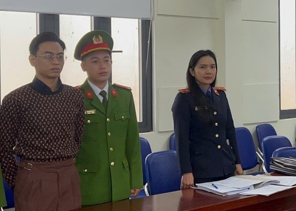 Bắt tạm giam 'tổng tài' chỉ đạo hành hung nhân viên quán cà phê ở Hà Nội- Ảnh 1. Bắt tạm giam 'tổng tài' chỉ đạo hành hung nhân viên quán cà phê ở Hà Nội- Ảnh 1.