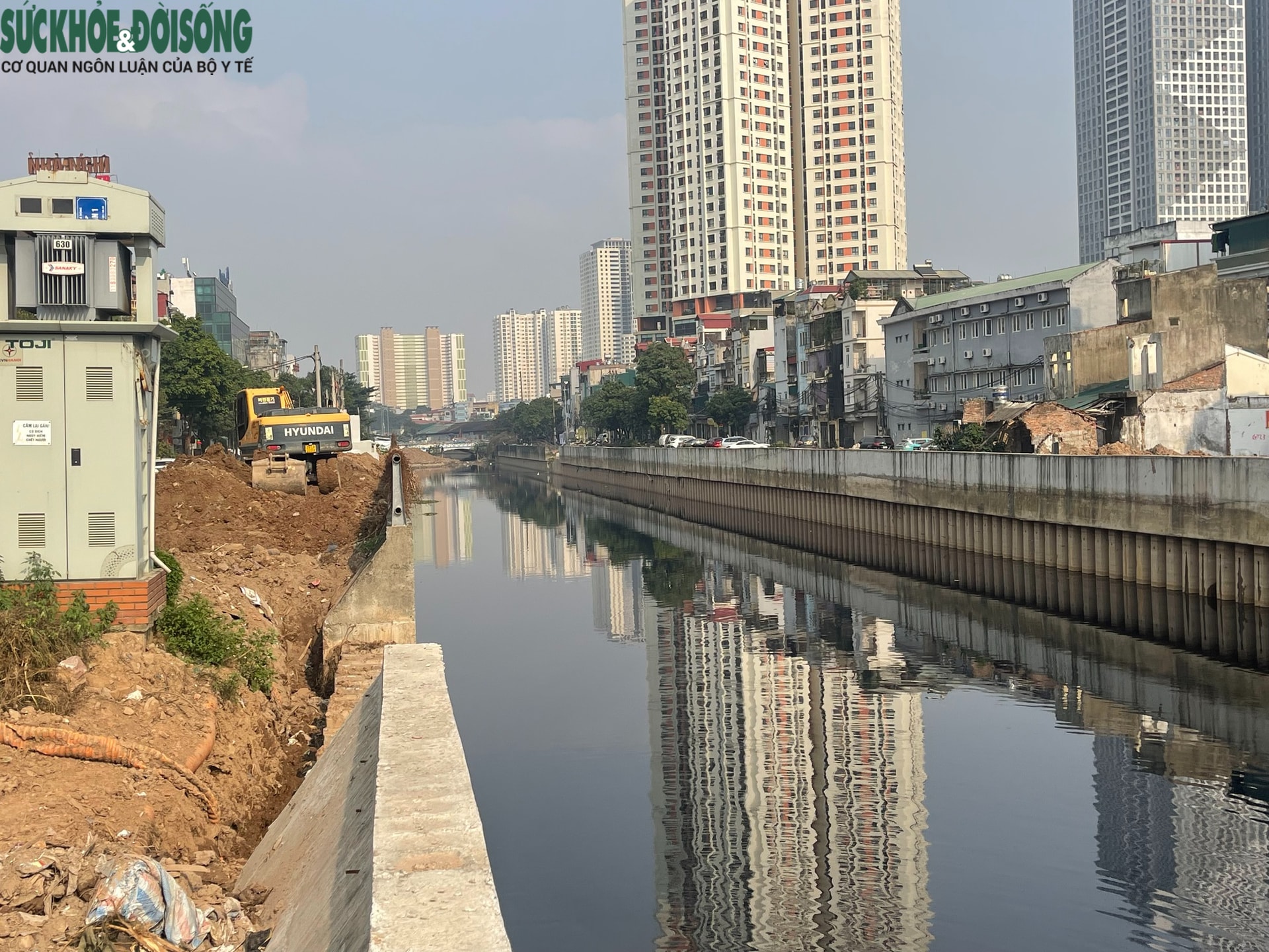 Dự án cứng hóa kênh La Khê, Hà Nội thi công không che chắn gây bụi và ô nhiễm- Ảnh 1. Dự án cứng hóa kênh La Khê, Hà Nội thi công không che chắn gây bụi và ô nhiễm- Ảnh 1.