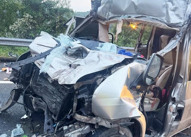 Vụ tai nạn trên cao tốc Đà Nẵng - Quảng Ngãi: Sau tiếng rầm cả xe choàng tỉnh, nhiều người hoảng loạn kêu cứu- Ảnh 2. Vụ tai nạn trên cao tốc Đà Nẵng - Quảng Ngãi: Sau tiếng rầm cả xe choàng tỉnh, nhiều người hoảng loạn kêu cứu- Ảnh 2.