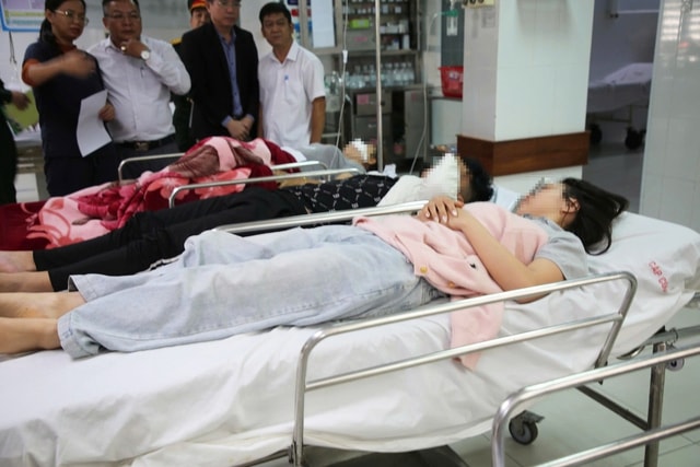 Vụ tai nạn trên cao tốc Đà Nẵng - Quảng Ngãi: Sau tiếng rầm cả xe choàng tỉnh, nhiều người hoảng loạn kêu cứu- Ảnh 1. Vụ tai nạn trên cao tốc Đà Nẵng - Quảng Ngãi: Sau tiếng rầm cả xe choàng tỉnh, nhiều người hoảng loạn kêu cứu- Ảnh 1.