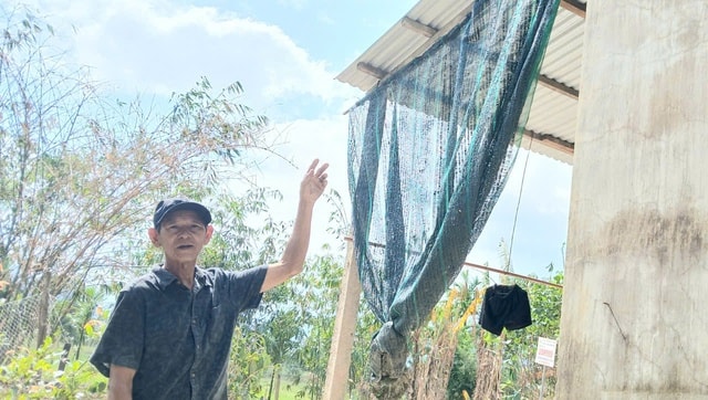 Chuyện ông nông dân vượt hiểm nguy đi cứu hàng chục người chới với trong trận lũ lụt lịch sử- Ảnh 2. Chuyện ông nông dân vượt hiểm nguy đi cứu hàng chục người chới với trong trận lũ lụt lịch sử- Ảnh 2.