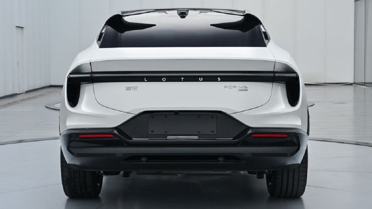 Bộ cản sau tích hợp các tính năng khí động học hữu ích nhằm tăng độ ổn định. (Ảnh: MIIT)