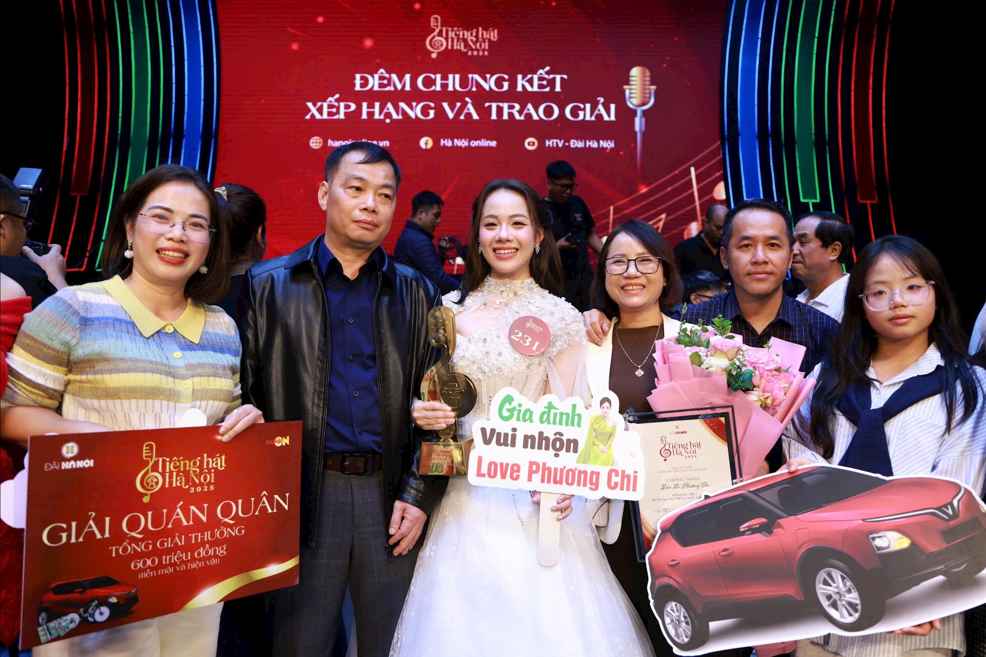 Quán quân cùng gia đình