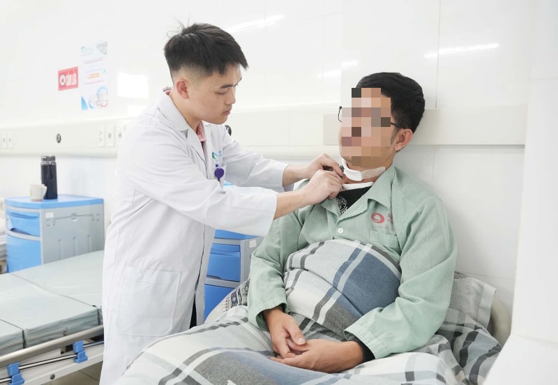 Chủ quan không tái khám định kỳ, thanh niên mắc u tuyến giáp xâm lấn, di căn- Ảnh 2.