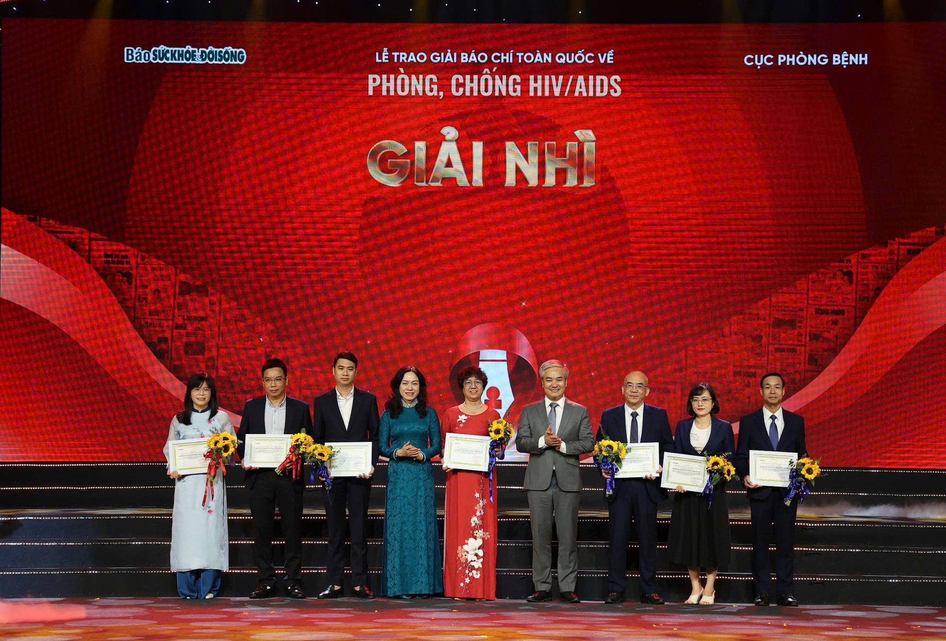 Giải Báo chí toàn quốc về phòng, chống HIV/AIDS: Tôn vinh những đóng góp thầm lặng, tiếp sức cho mục tiêu chấm dứt dịch vào năm 2030- Ảnh 3. Giải Báo chí toàn quốc về phòng, chống HIV/AIDS: Tôn vinh những đóng góp thầm lặng, tiếp sức cho mục tiêu chấm dứt dịch vào năm 2030- Ảnh 3.