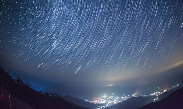 Cách quan sát mưa sao băng trong điều kiện thời tiết không thuận lợi- Ảnh 1. Cách quan sát mưa sao băng trong điều kiện thời tiết không thuận lợi- Ảnh 1.