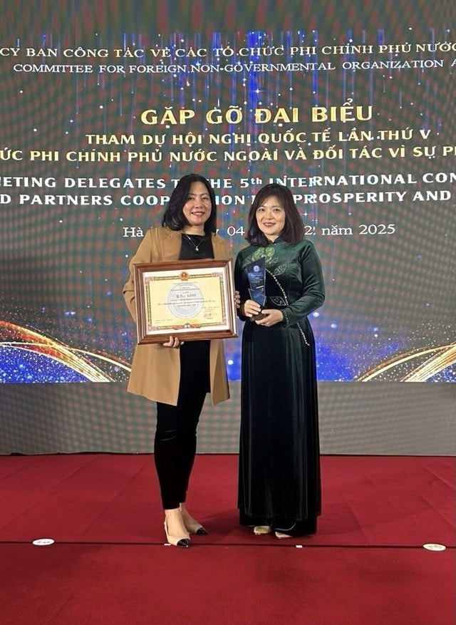 AstraZeneca Việt Nam nhận bằng khen vì các đóng góp cho phát triển bền vững, ghi nhận tác động của chương trình sức khỏe thanh thiếu niên- Ảnh 1. AstraZeneca Việt Nam nhận bằng khen vì các đóng góp cho phát triển bền vững, ghi nhận tác động của chương trình sức khỏe thanh thiếu niên- Ảnh 1.