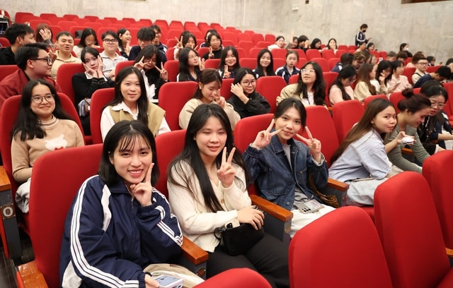 Đông đảo đại biểu dự Lễ tổng kết và trao giải 'Giải Báo chí phòng, chống HIV/AIDS'- Ảnh 7.