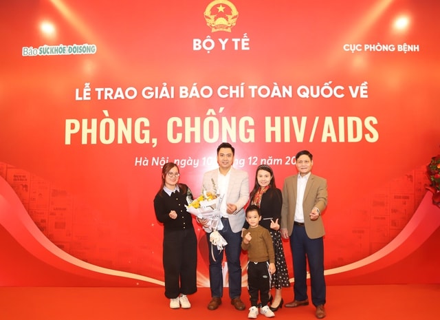 Đông đảo đại biểu dự Lễ tổng kết và trao giải 'Giải Báo chí phòng, chống HIV/AIDS'- Ảnh 2.