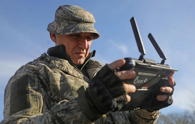 Robot mặt đất Ukraine xuất hiện dày đặc nhưng vẫn bị UAV áp đảo trên chiến trường- Ảnh 1.