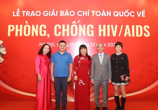 Đông đảo đại biểu dự Lễ tổng kết và trao giải 'Giải Báo chí phòng, chống HIV/AIDS'- Ảnh 4.
