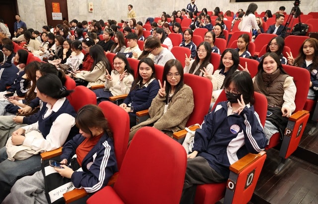 Đông đảo đại biểu dự Lễ tổng kết và trao giải 'Giải Báo chí phòng, chống HIV/AIDS'- Ảnh 8.